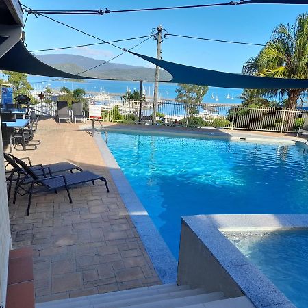 Airlie Apartments Airlie Beach Bagian luar foto