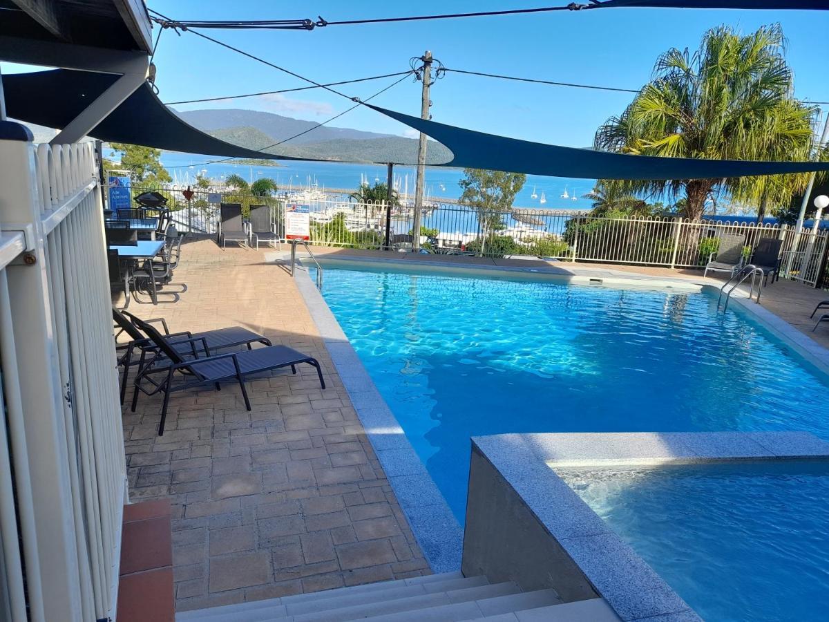 Airlie Apartments Airlie Beach Bagian luar foto