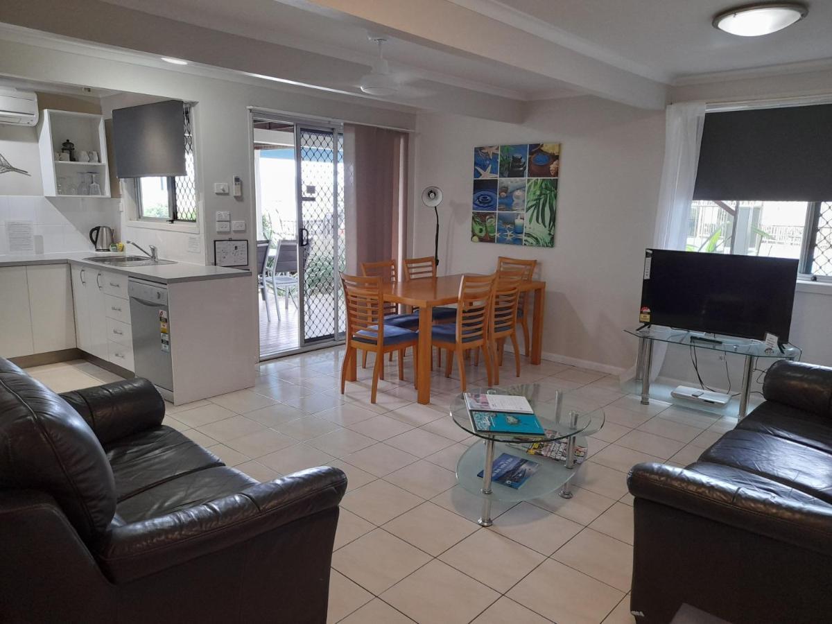 Airlie Apartments Airlie Beach Bagian luar foto