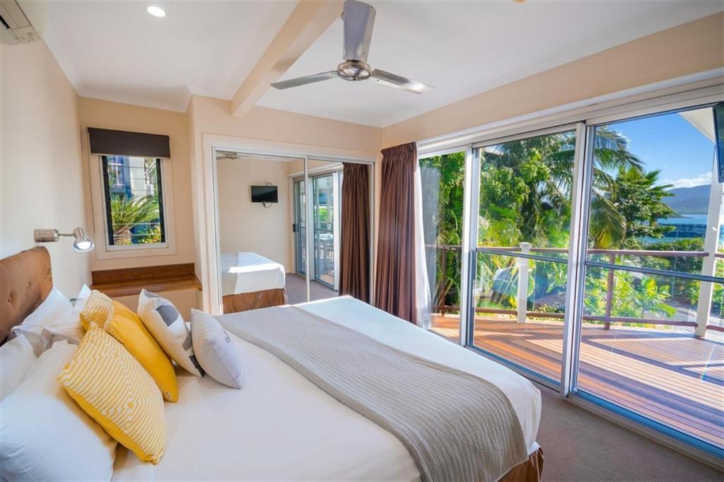 Airlie Apartments Airlie Beach Bagian luar foto