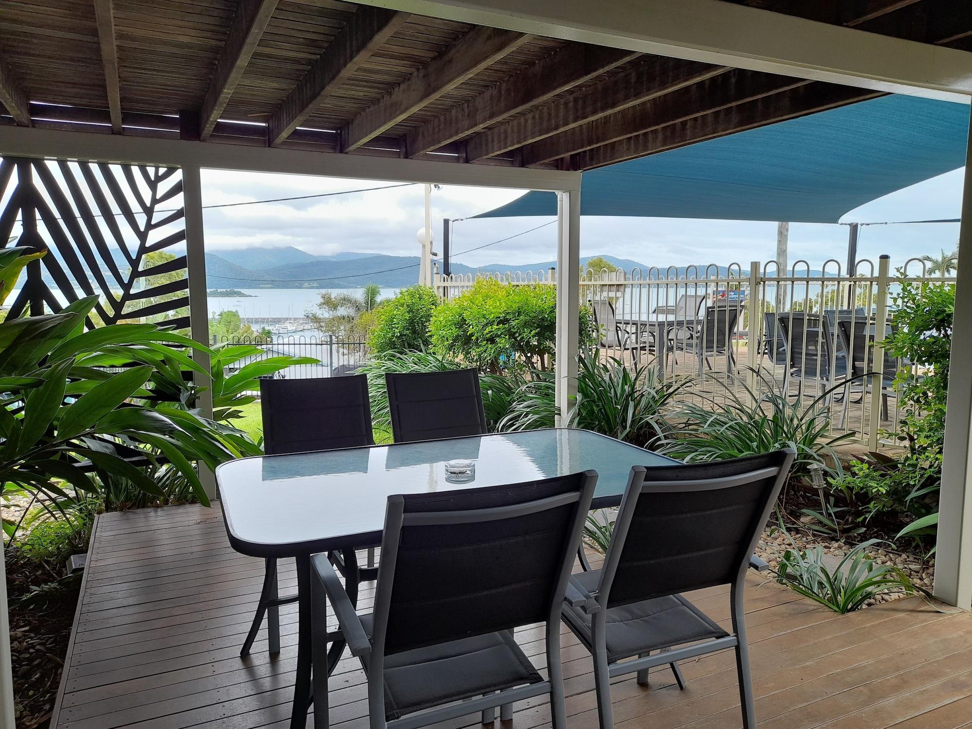 Airlie Apartments Airlie Beach Bagian luar foto