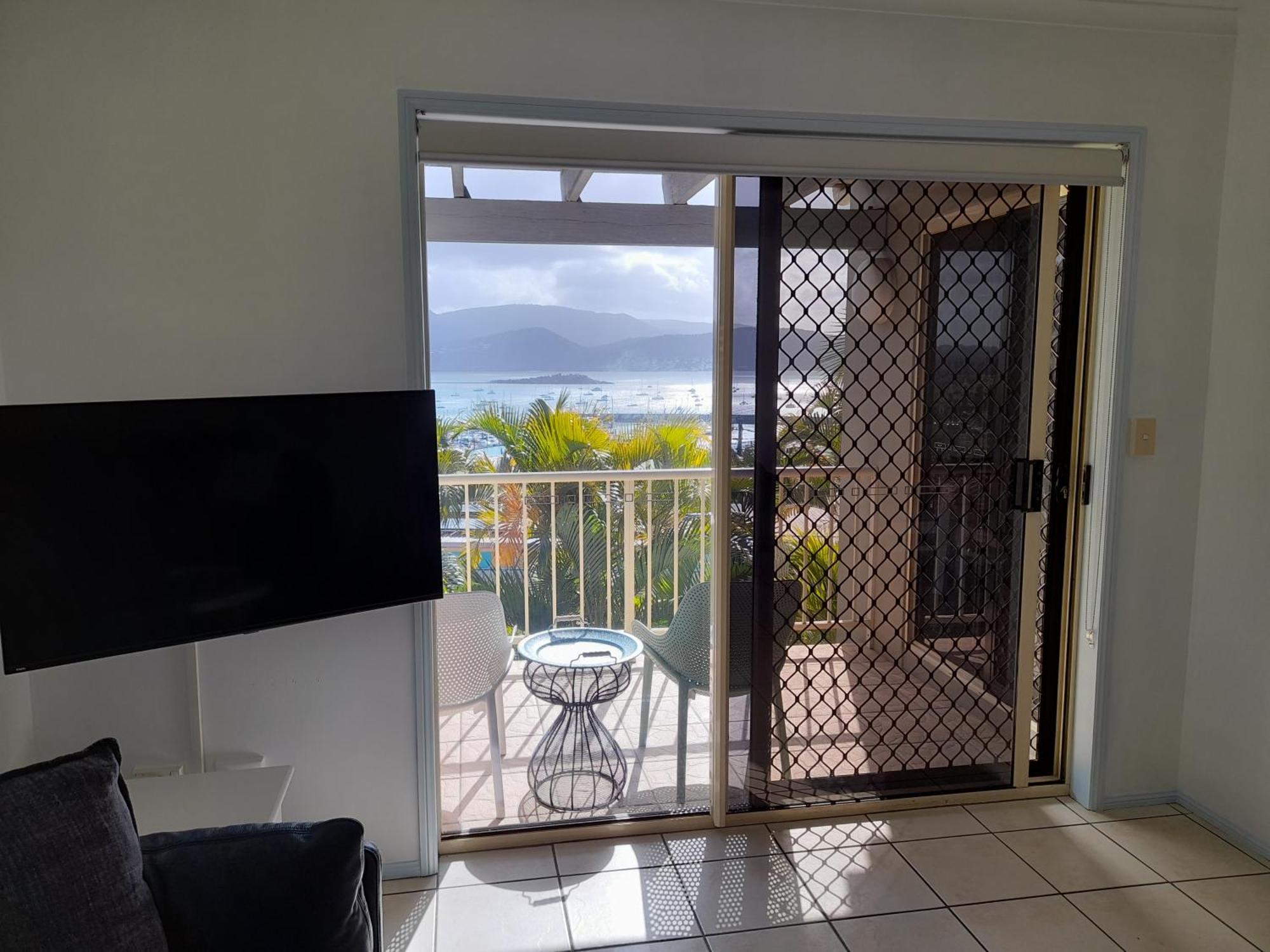 Airlie Apartments Airlie Beach Bagian luar foto