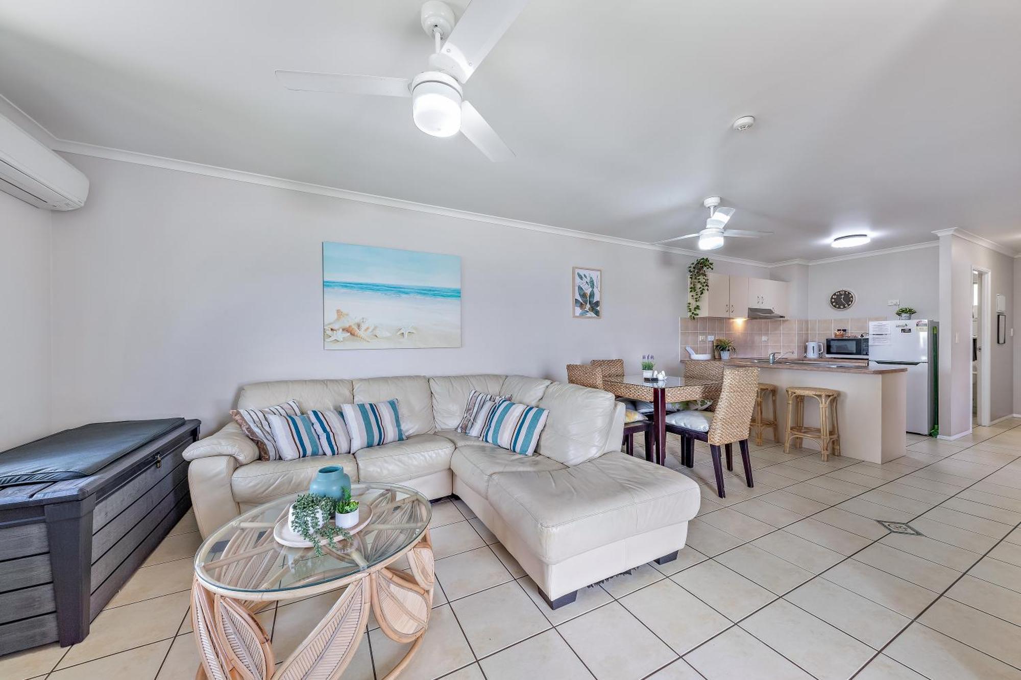 Airlie Apartments Airlie Beach Bagian luar foto