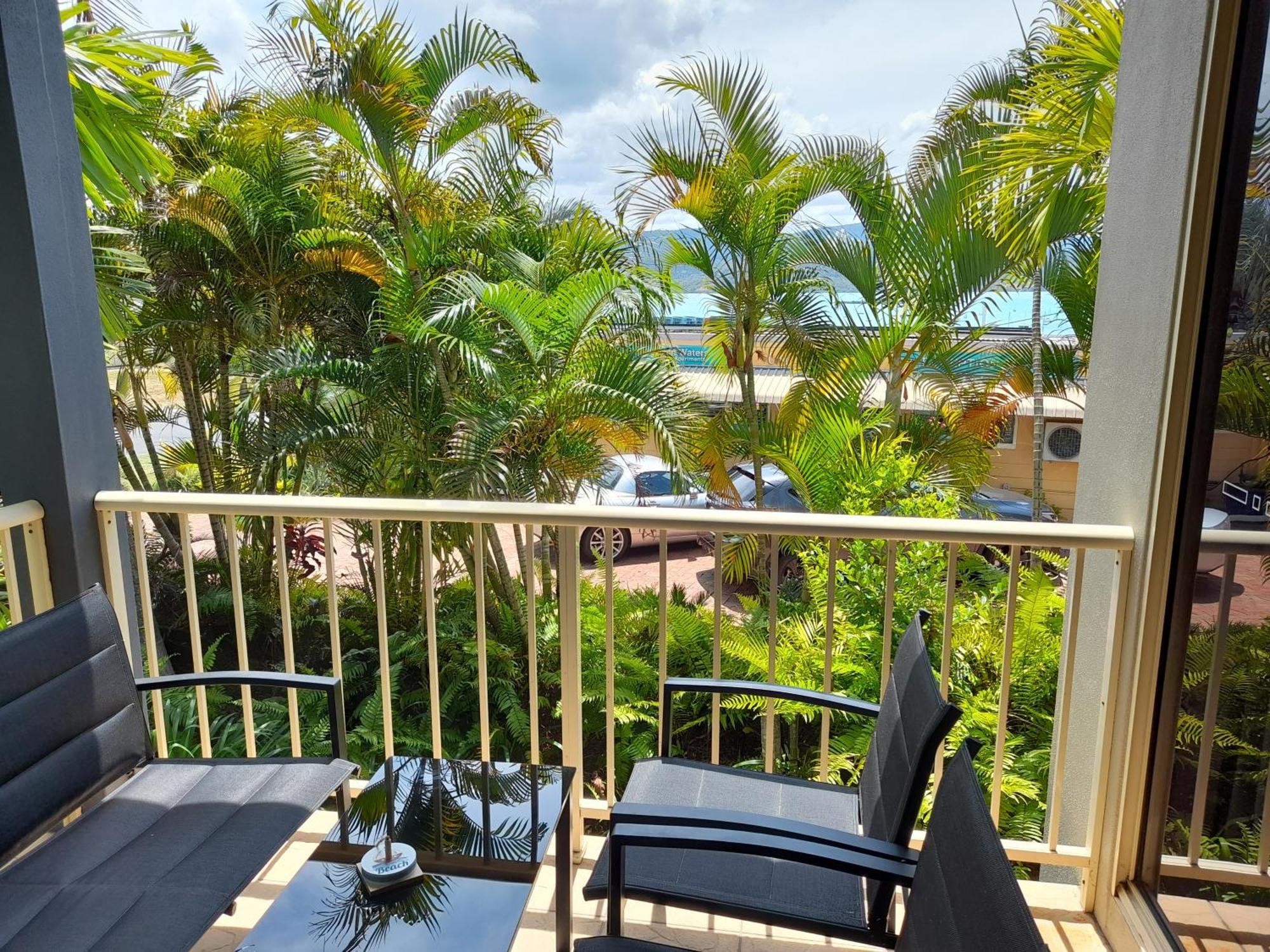 Airlie Apartments Airlie Beach Bagian luar foto