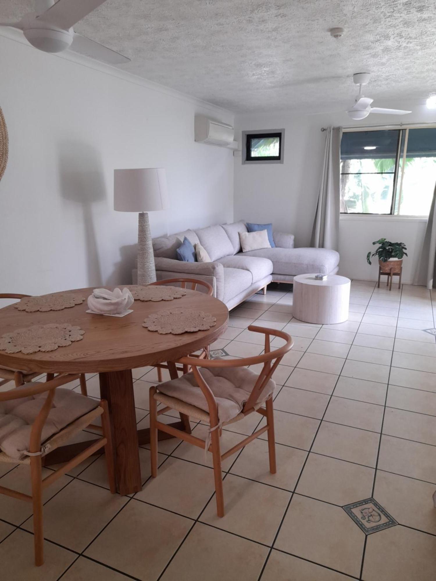 Airlie Apartments Airlie Beach Bagian luar foto