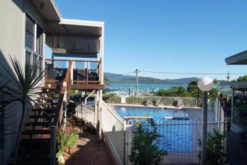 Airlie Apartments Airlie Beach Bagian luar foto