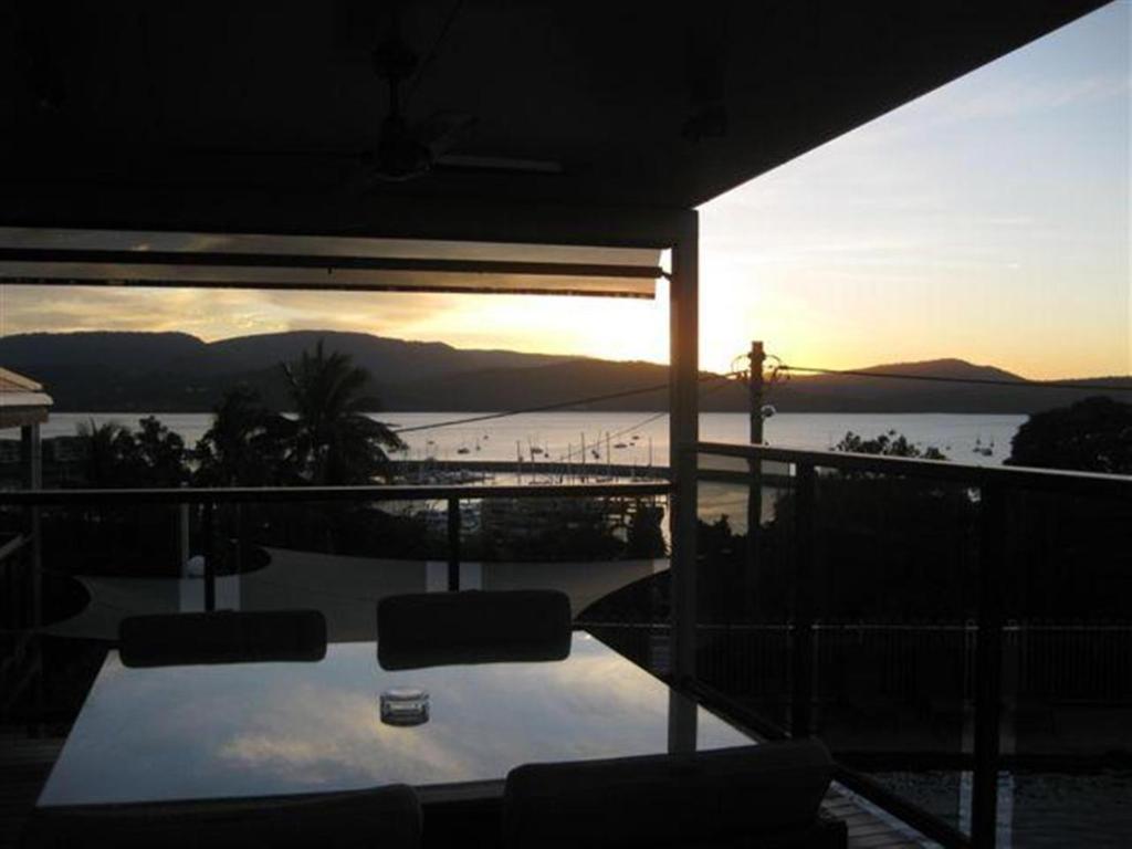 Airlie Apartments Airlie Beach Bagian luar foto