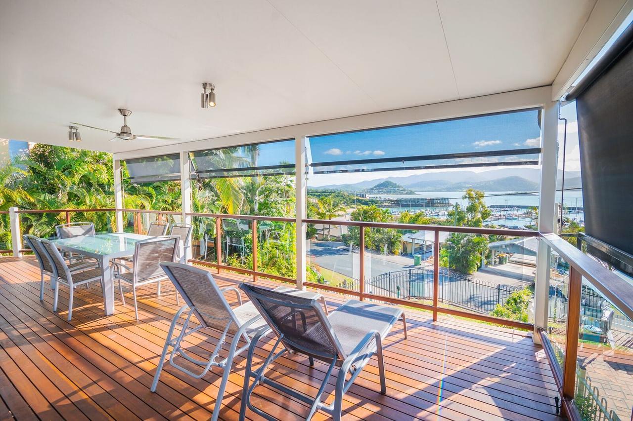 Airlie Apartments Airlie Beach Bagian luar foto